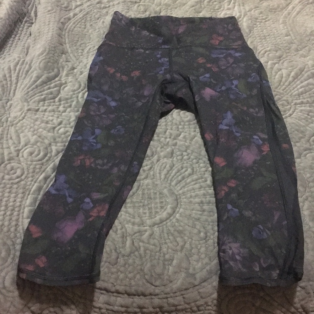 Lululemon crops with mesh sides size 4